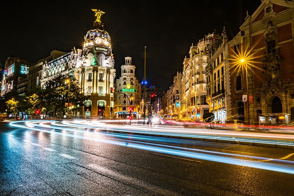 Gran Vía y edificio Metrópolis